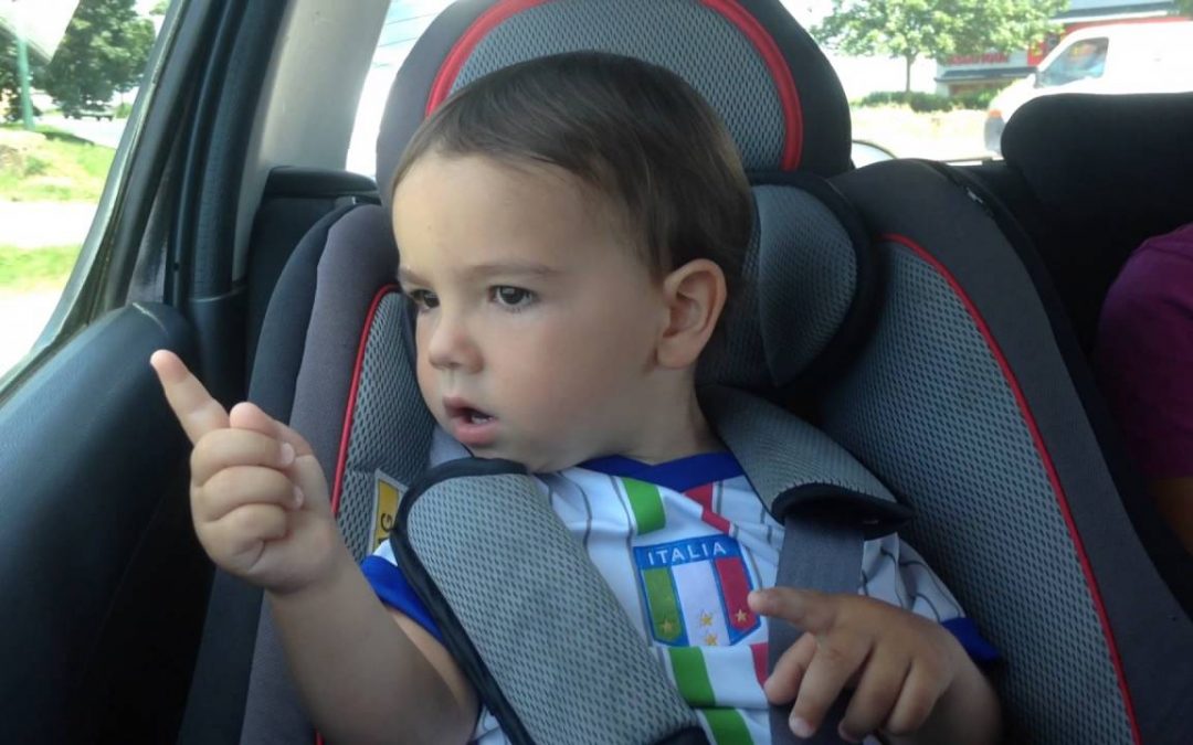Kleiner Junge singt FELICITA – YouTube